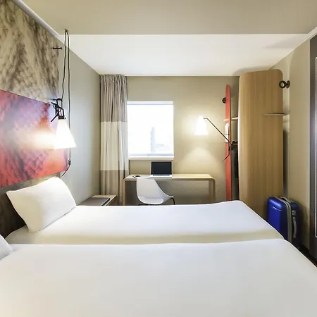 Ibis Paris Porte De Centre Hotel
