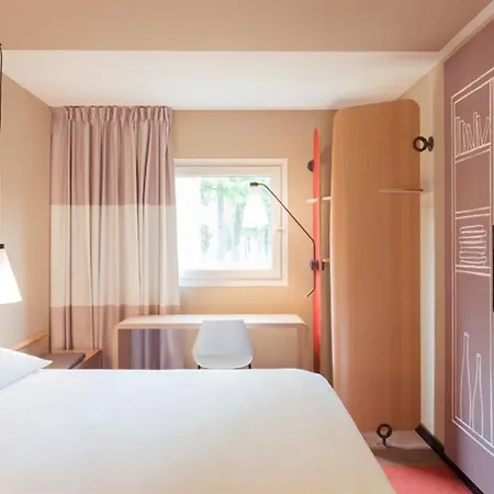 Hotel Ibis Paris Porte De Centre Clichy