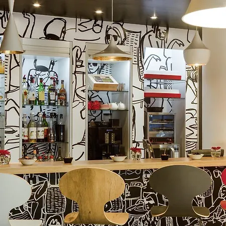 Hotel Ibis Paris Porte De Centre Clichy