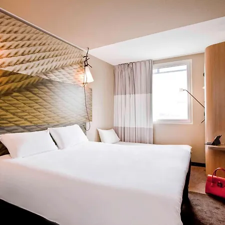 Ibis Paris Porte De Centre 3*