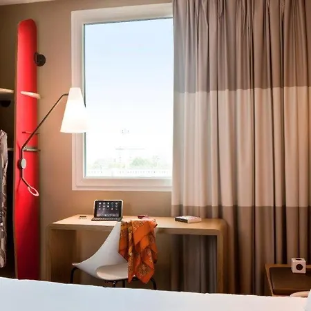 Hotel Ibis Paris Porte De Centre 3*