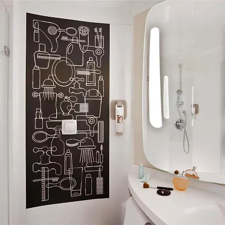 Hotel Ibis Paris Porte De Centre Clichy