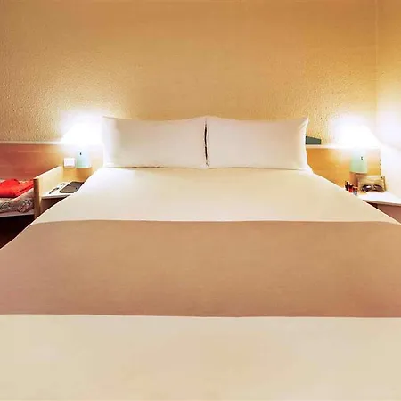Ibis Paris Porte De Centre Hotel 3*