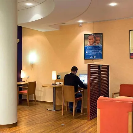 Ibis Paris Porte De Centre 3*