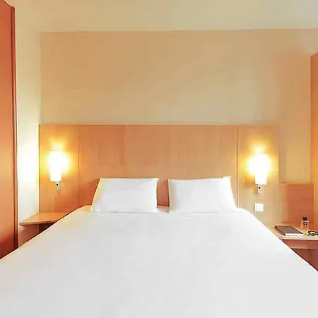 Hotel Ibis Paris Porte De Centre 3*