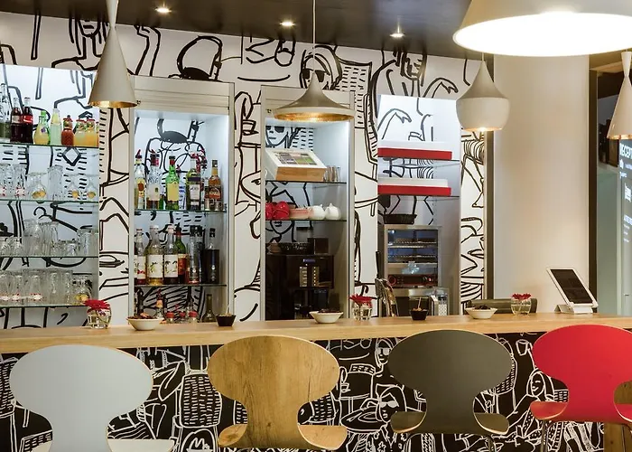Otel Ibis Paris Porte De Centre Clichy