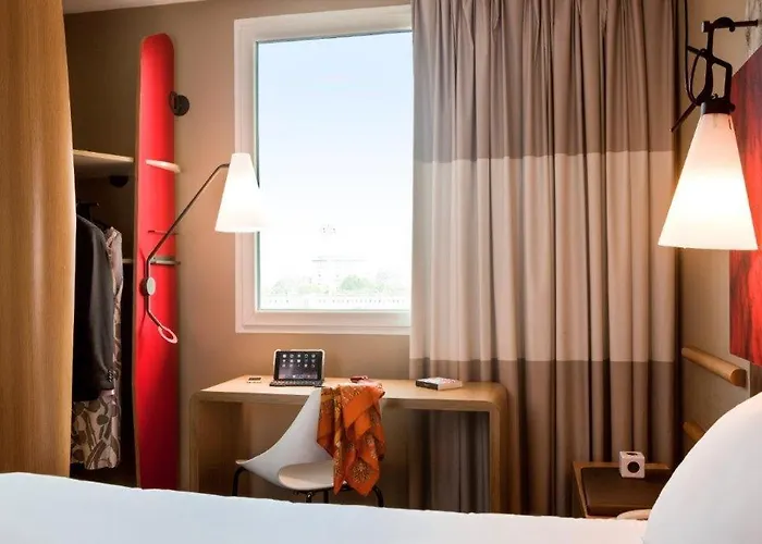 Hotel Ibis Paris Porte De Centre 3*