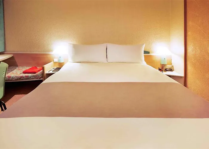 Ibis Paris Porte De Centre Otel 3*