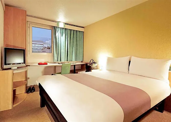Ibis Paris Porte De Centre 3* Clichy