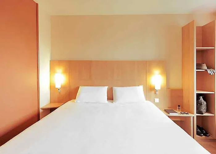 Hotel Ibis Paris Porte De Centre 3*